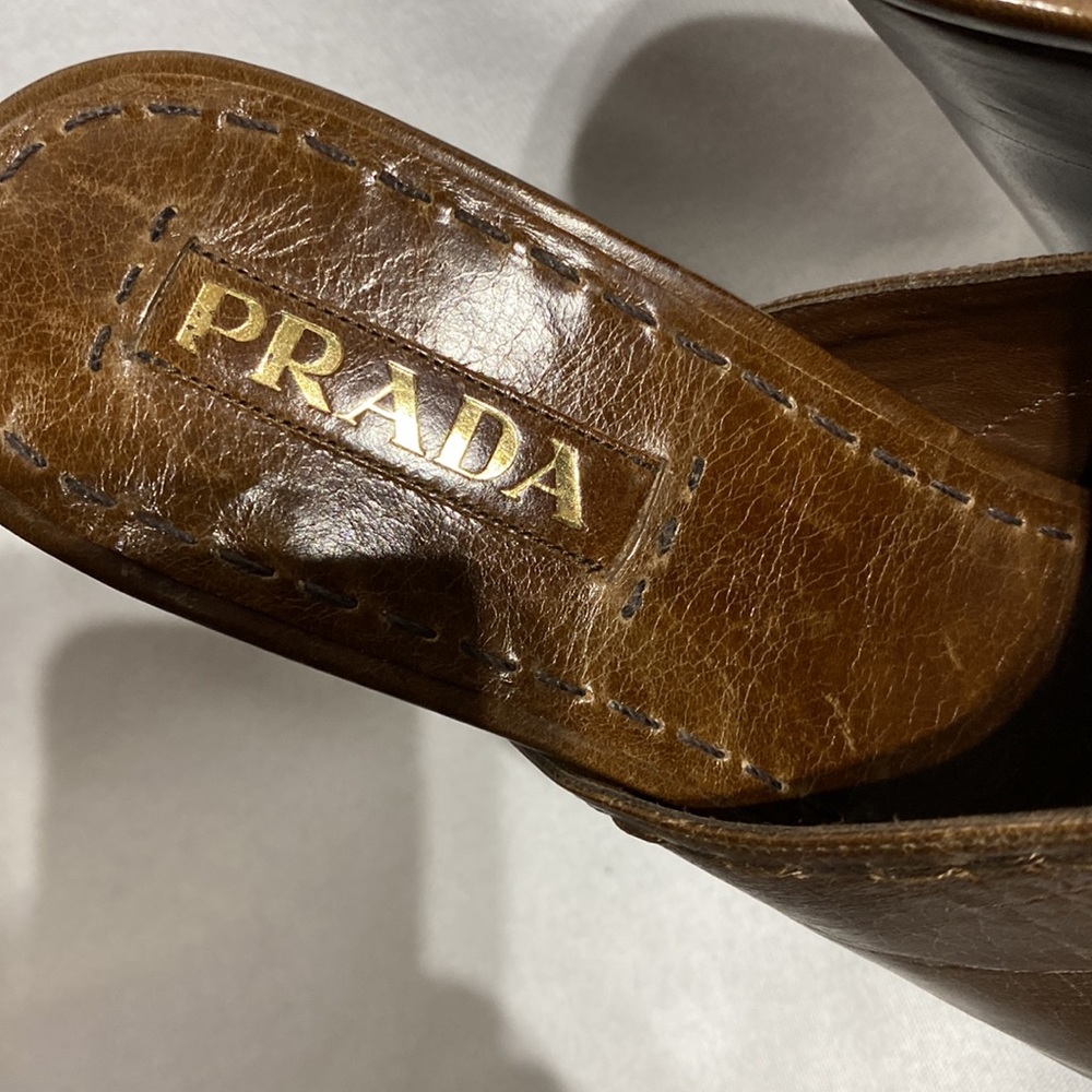 Prada - Picture 3 of 7